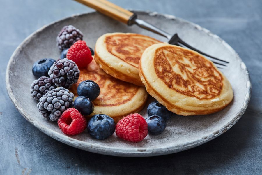 pancakes con frutos rojos